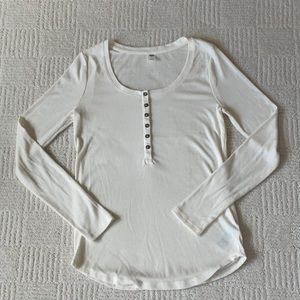 Old Navy Ivory Scoop Neck Tee NWOT